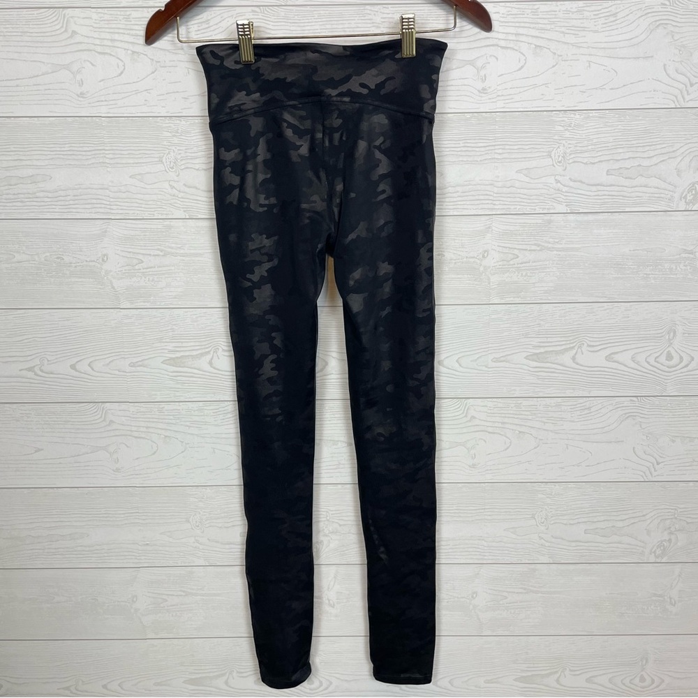 SPANX Look At Me Now Camo Leggings Size Small - Picture 5 of 9
